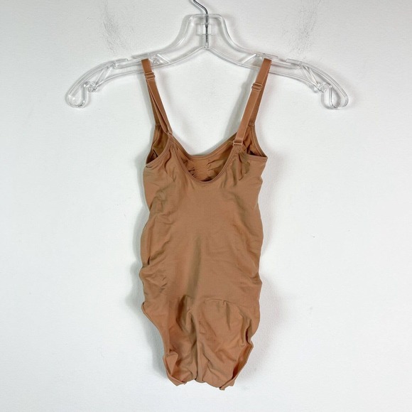 Skims NWOT Sculpting Bodysuit W. Snaps Tan Size XS - Picture 6 of 7